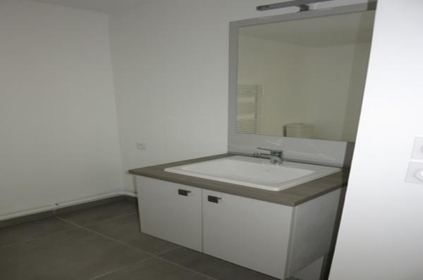 CLEM_LE_B202_Salle_d_eau_IGS_CAPRIM_MONTPELLIER_Centre_ville